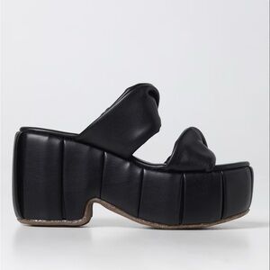 Themoire NWT platform heel sandals